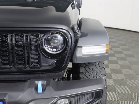 Used 2024 Jeep Wrangler Unlimited image 13