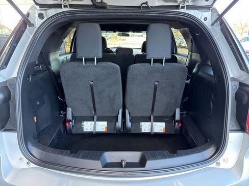 Used 2017 Ford Explorer XLT image 13