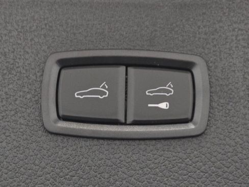 New 2026 Porsche Macan image 23