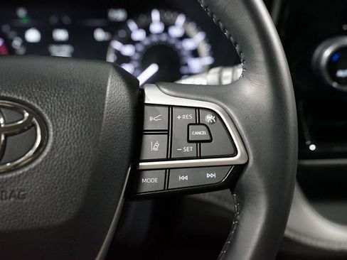 Certified 2024 Toyota Highlander LE FWD image 13