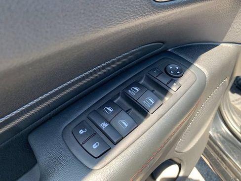 Used 2025 Dodge Durango GT AWD/4WD image 12