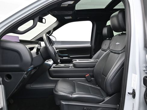 Used 2025 Ford Expedition Max Platinum w/ Stealth Appearance Package image 14