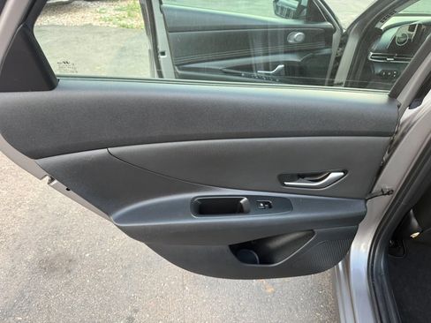 Used 2023 Hyundai Elantra Limited FWD image 26