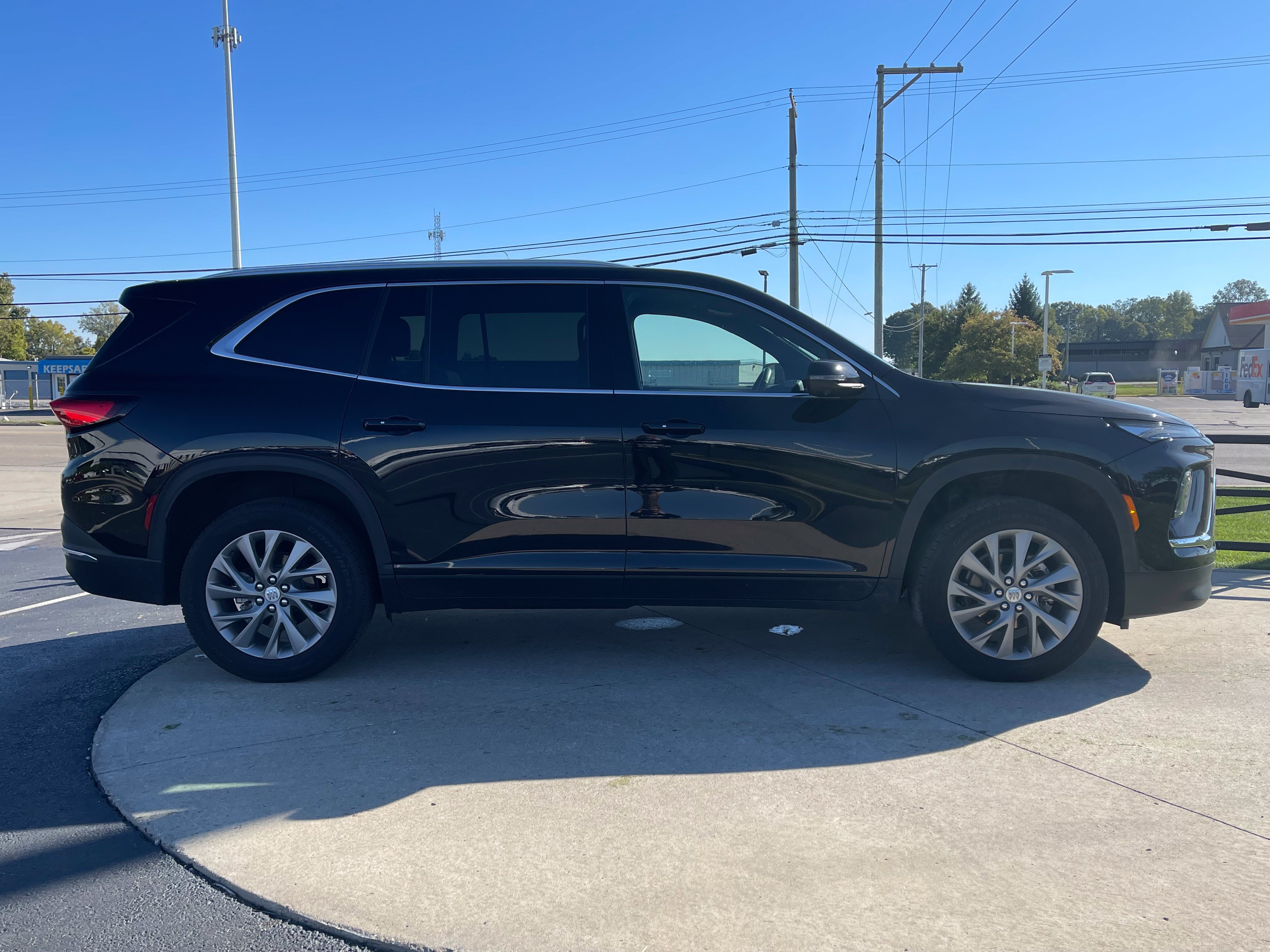 Used 2025 Buick Enclave Preferred FWD image 8