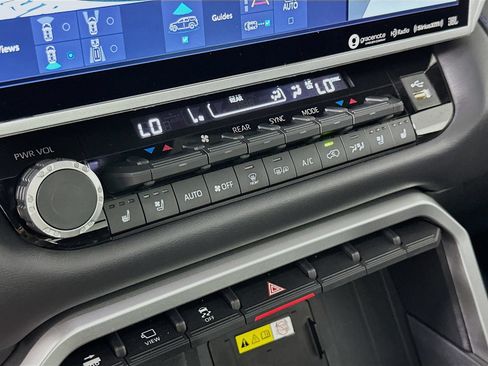 Certified 2024 Toyota Sequoia Platinum AWD/4WD image 16