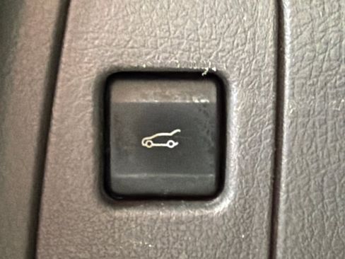 Used 2013 Ford Edge SEL FWD image 19