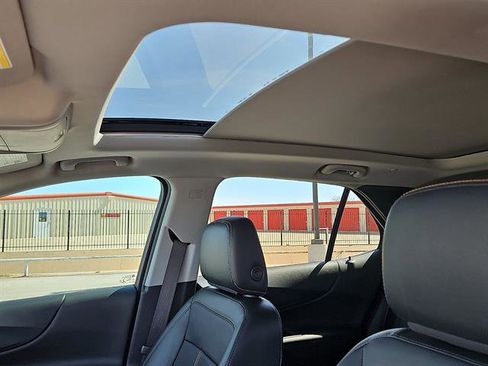 Used 2022 Chevrolet Equinox Premier image 12