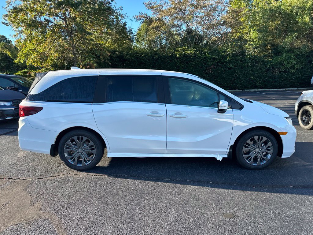 New 2027 Honda Odyssey Touring image 2