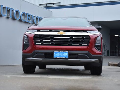 New 2026 Chevrolet Equinox LT w/ Convenience Package II image 2