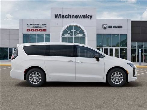 New 2027 Chrysler Pacifica Select FWD image 21