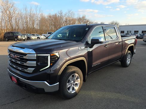 New 2026 GMC Sierra 1500 SLE image 4