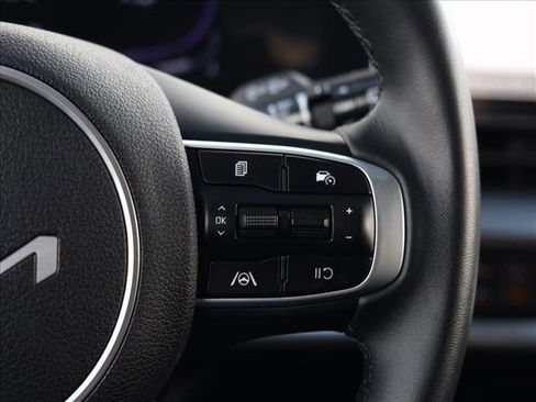 Used 2025 Kia Sportage EX image 14