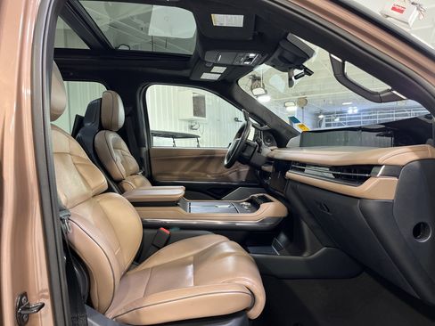 Used 2025 Lincoln Navigator Black Label image 23