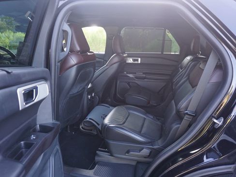 Used 2020 Ford Explorer Platinum w/ Premium Technology Package AWD/4WD image 16