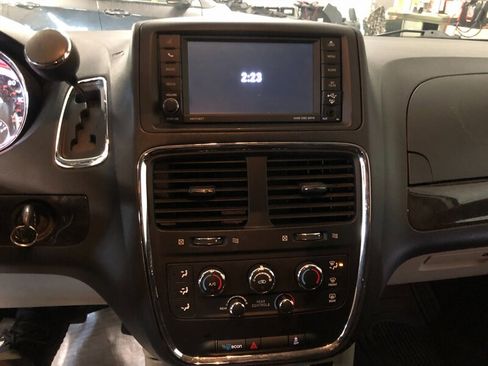 Used 2019 Dodge Grand Caravan SE image 8