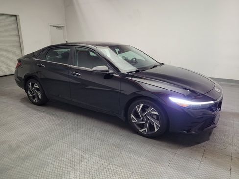 Used 2025 Hyundai Elantra Limited FWD image 11