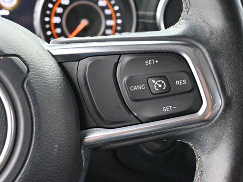 Used 2018 Jeep Wrangler Unlimited Sahara w/ Cold Weather Group AWD/4WD image 18