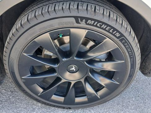 Used 2020 Tesla Model Y Long Range AWD/4WD image 24