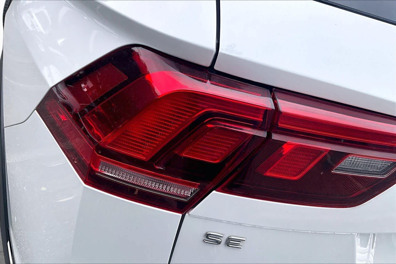 Used 2022 Volkswagen Tiguan SE R-Line FWD image 29