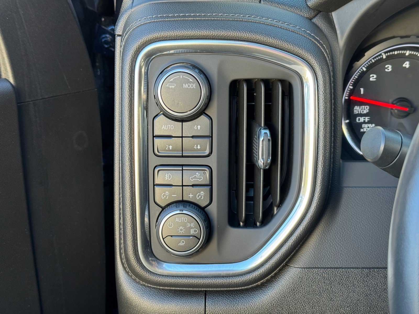 Used 2020 Chevrolet Silverado 1500 LT Trail Boss AWD/4WD image 16