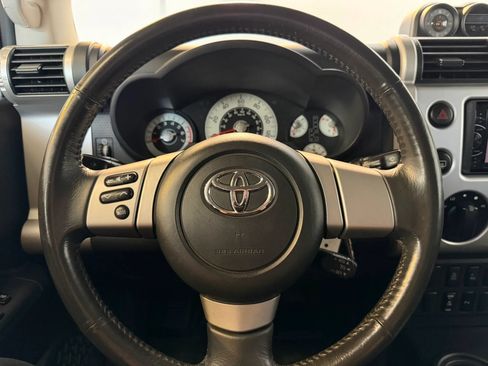Used 2007 Toyota FJ Cruiser 4WD image 12