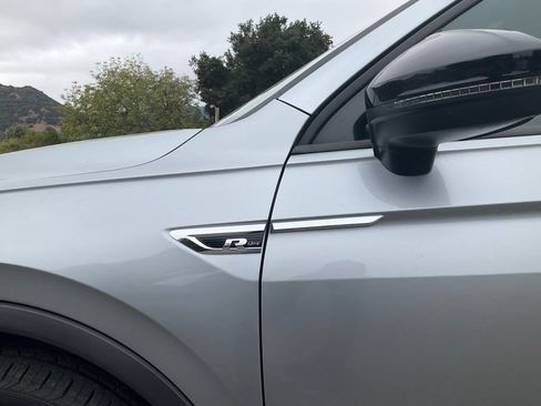 Used 2019 Volkswagen Tiguan SEL Premium R-Line image 18