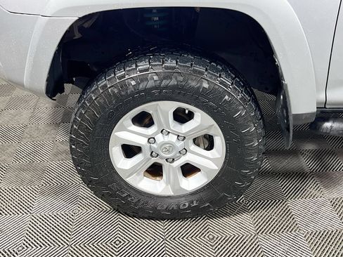 Used 2015 Toyota 4Runner SR5 AWD/4WD image 26