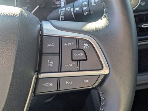 Used 2023 Toyota Highlander LE image 18