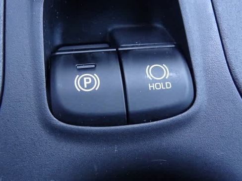 Used 2025 Toyota Corolla Cross LE image 28