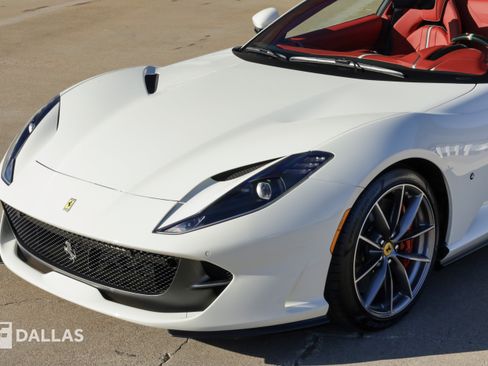 Used 2022 Ferrari 812 GTS RWD image 6