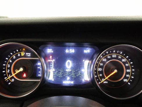 Used 2020 Jeep Gladiator Overland AWD/4WD image 4