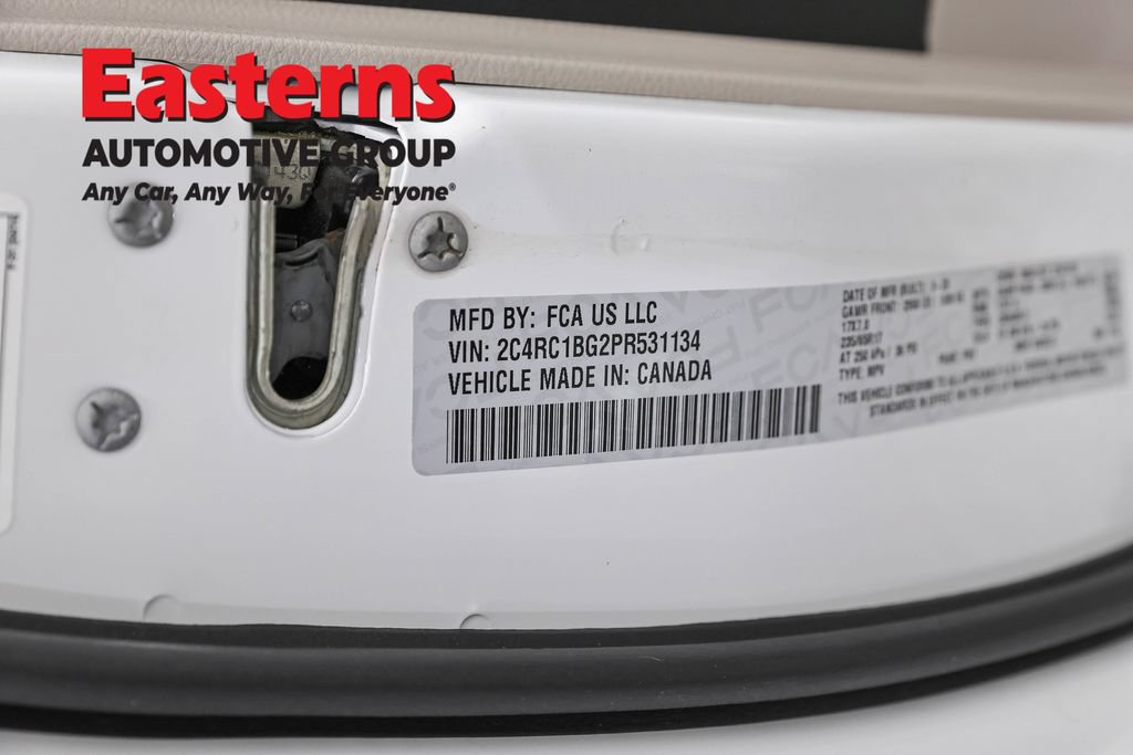 Used 2023 Chrysler Pacifica Touring-L FWD image 37
