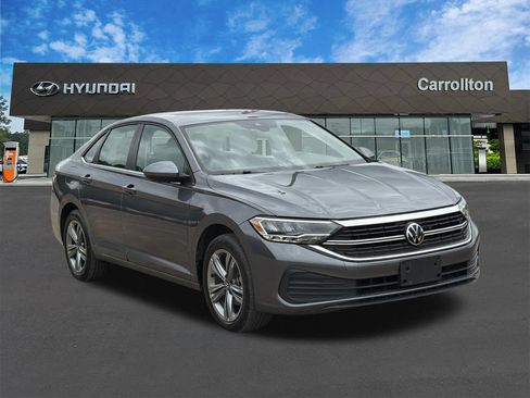 Used 2024 Volkswagen Jetta SE FWD image 3