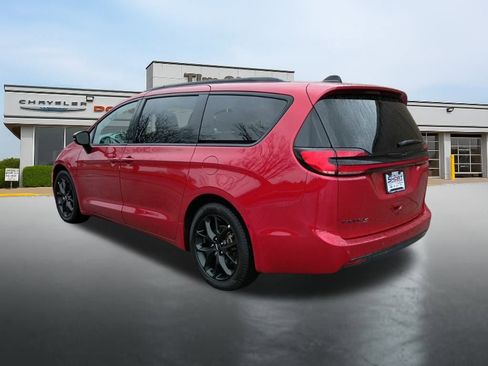 Used 2024 Chrysler Pacifica Touring-L w/ S Appearance Package image 3