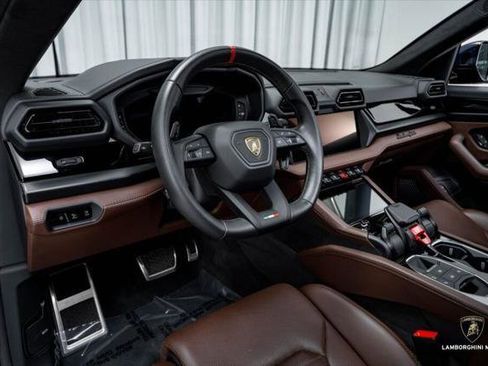 Used 2025 Lamborghini Urus SE AWD/4WD image 25