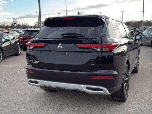 Used 2022 Mitsubishi Outlander SE image 5