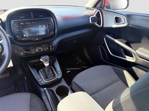Used 2024 Kia Soul LX w/ Option Group 015 FWD image 21