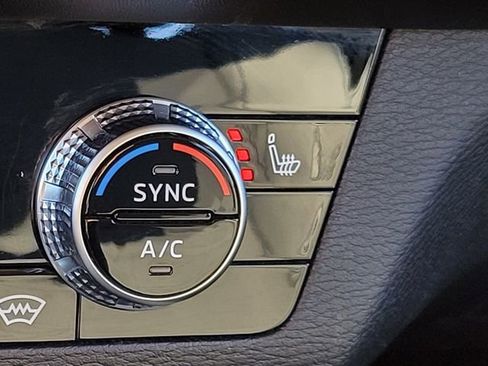 Used 2024 Mitsubishi Outlander SE image 28