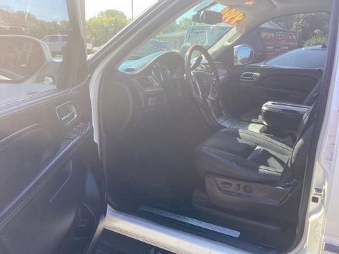 Used 2013 Cadillac Escalade ESV Platinum image 5
