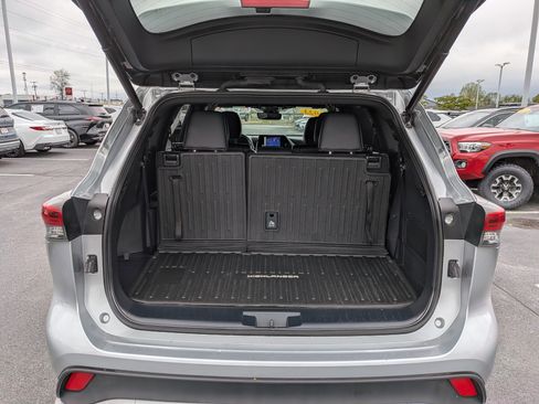 Used 2023 Toyota Highlander XSE AWD/4WD image 23