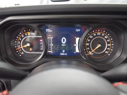 Used 2024 Jeep Gladiator Rubicon w/ Technology Group AWD/4WD image 7