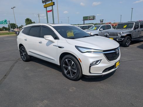 Used 2022 Buick Enclave Essence w/ Experience Buick Package AWD/4WD image 2