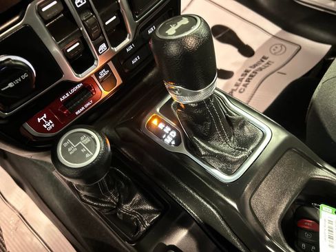 Used 2024 Jeep Wrangler Unlimited image 20