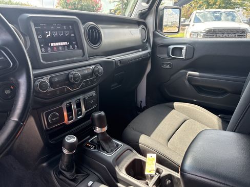 Used 2020 Jeep Wrangler Sport AWD/4WD image 24