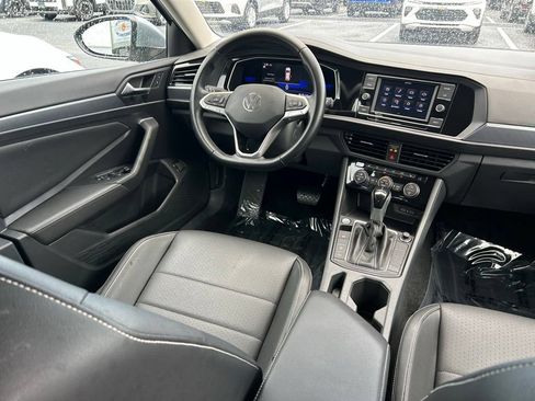 Used 2023 Volkswagen Jetta SE w/ Black Wheel Package FWD image 9