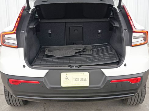 Used 2023 Volvo C40 P8 Recharge Ultimate w/ Protection Package Premier image 9