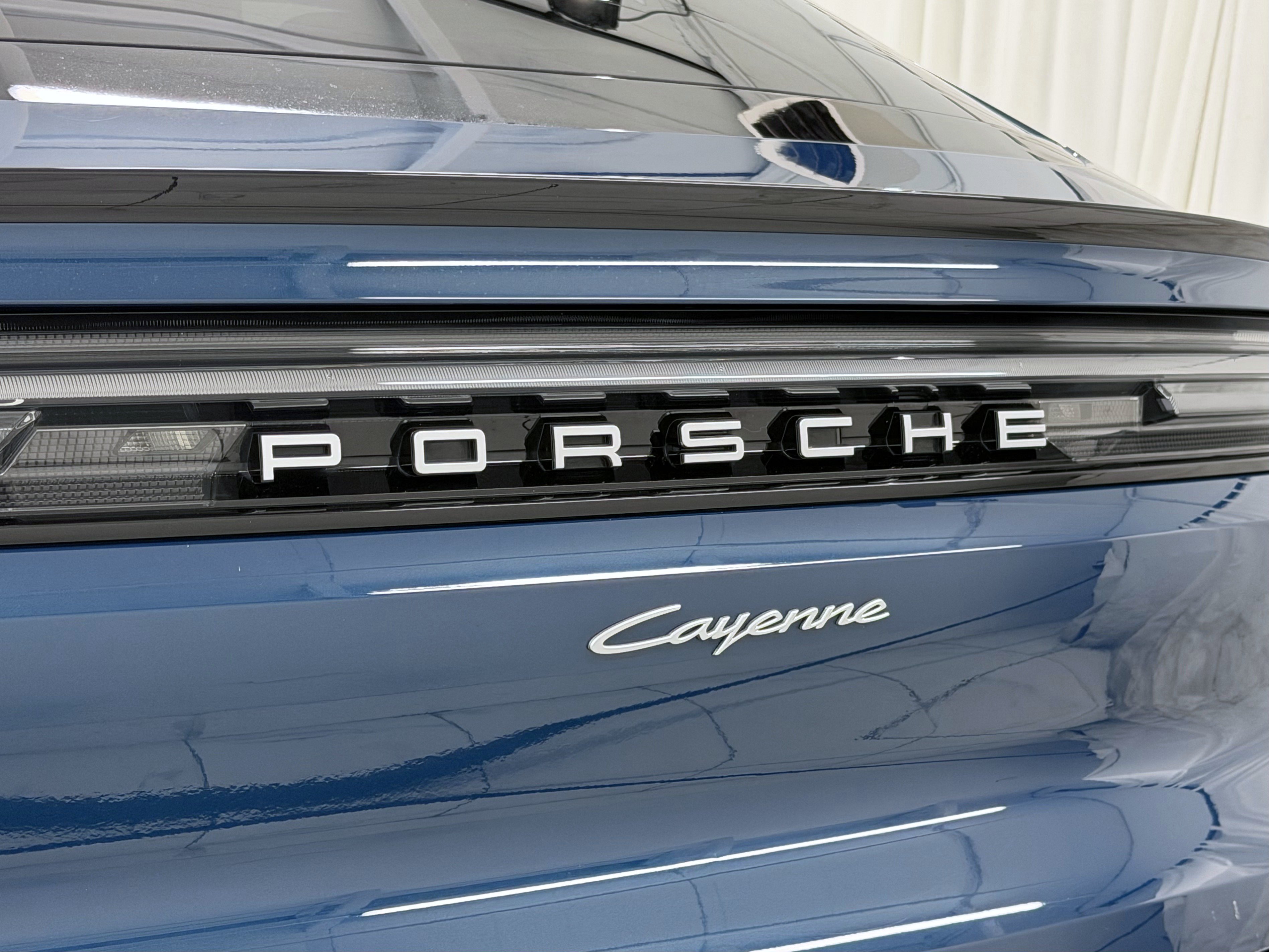 Certified 2024 Porsche Cayenne Coupe AWD/4WD image 65