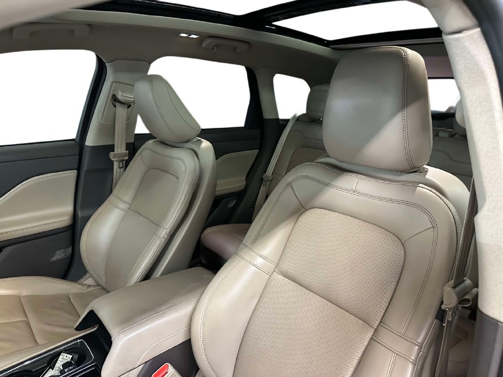 Used 2022 Lincoln Corsair AWD w/ Premium Package image 18