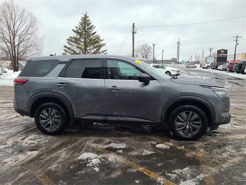 Used 2023 Nissan Pathfinder S image 5