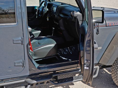 Used 2017 Jeep Wrangler Unlimited Rubicon image 32